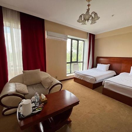 Отель Luxurious Тараз Экстерьер фото