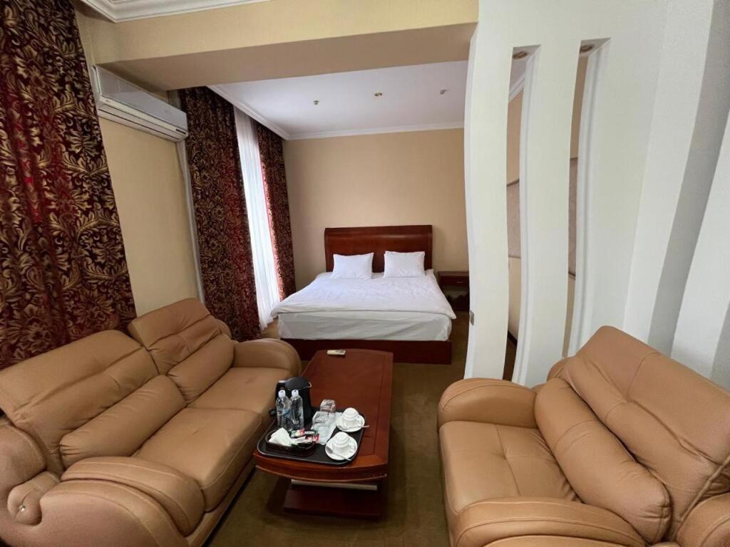Отель Luxurious Тараз Экстерьер фото