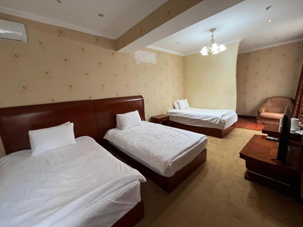 Отель Luxurious Тараз Экстерьер фото